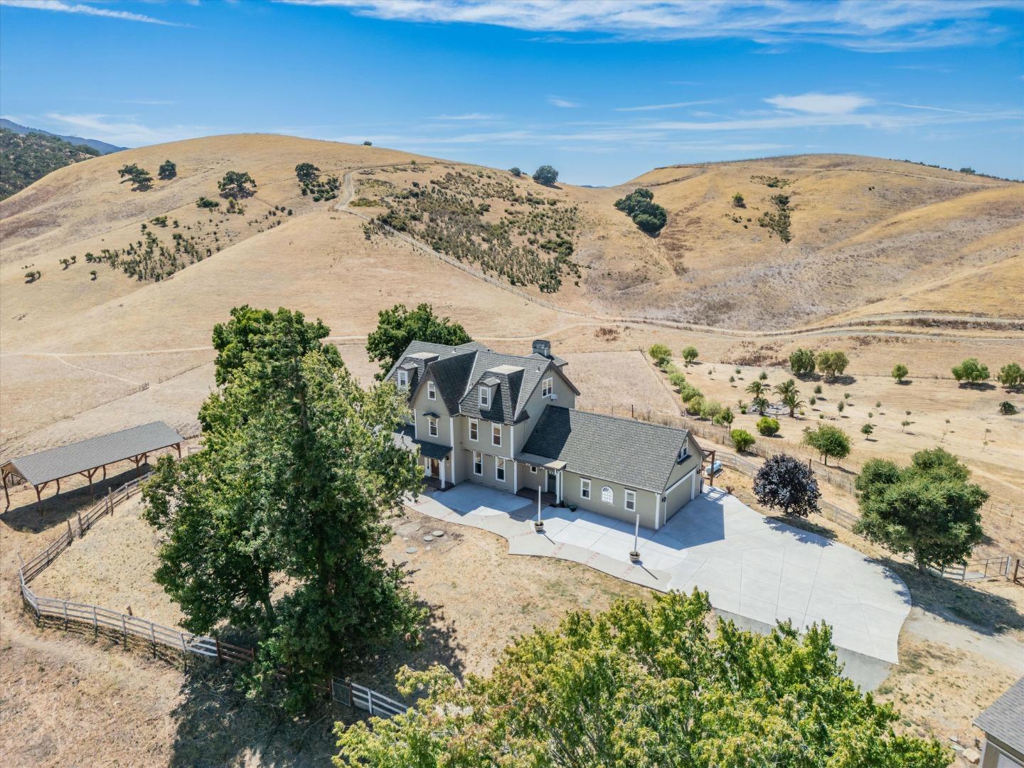 385 Hitch DR