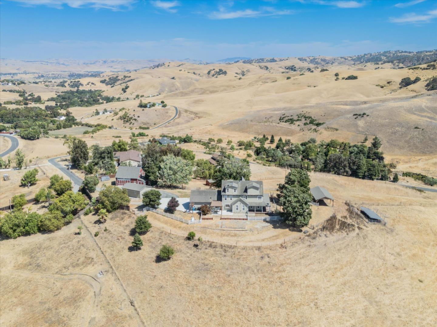 385 Hitch DR