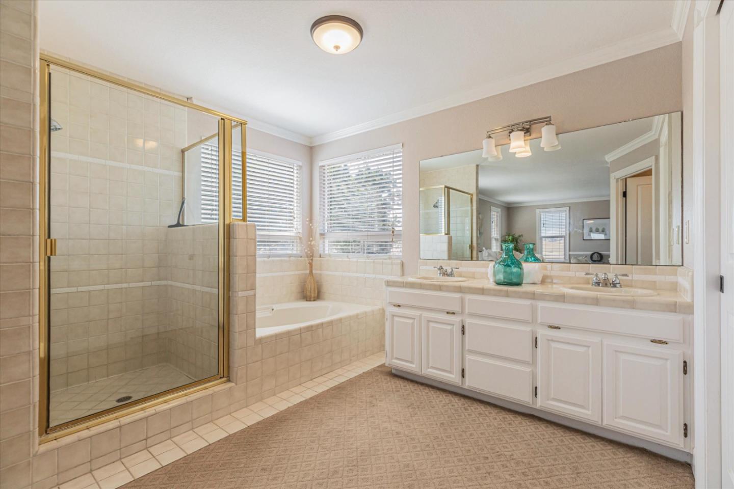 385 Hitch DR