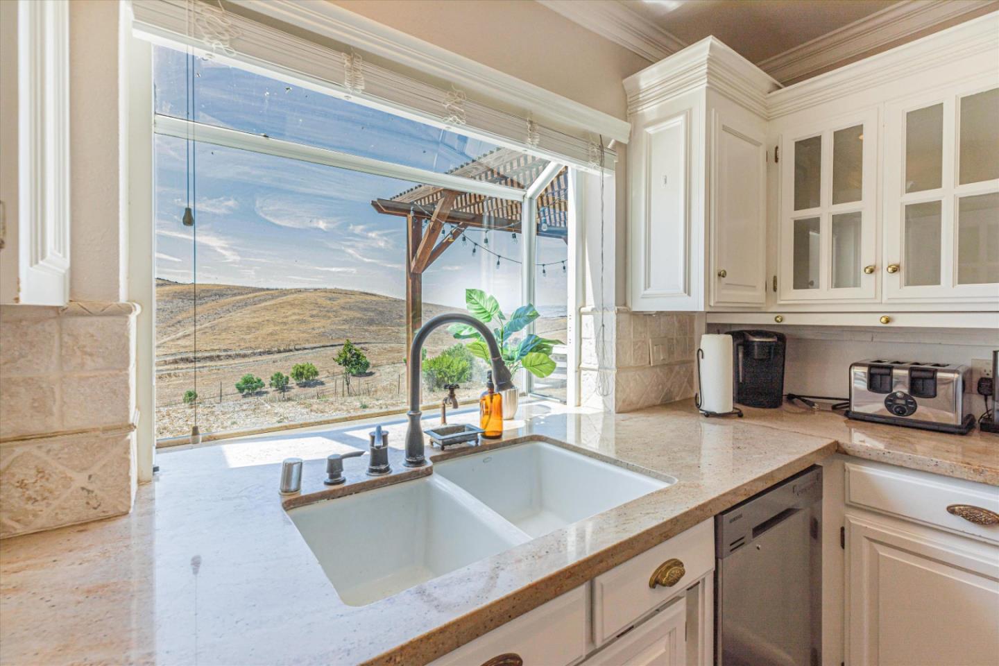 385 Hitch DR