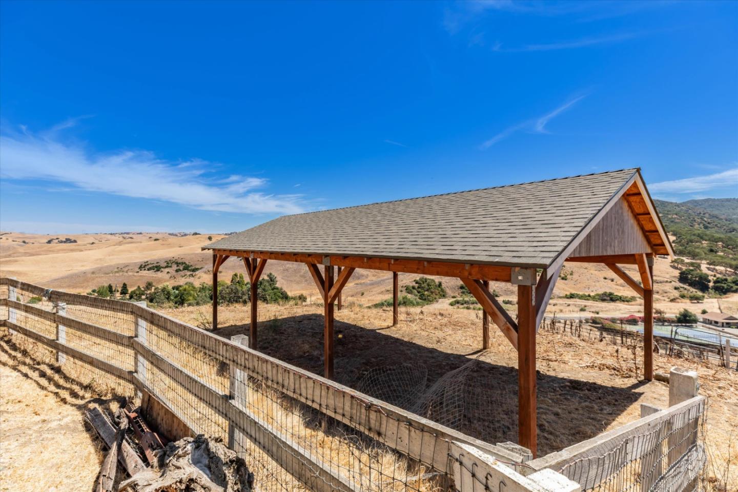 385 Hitch DR