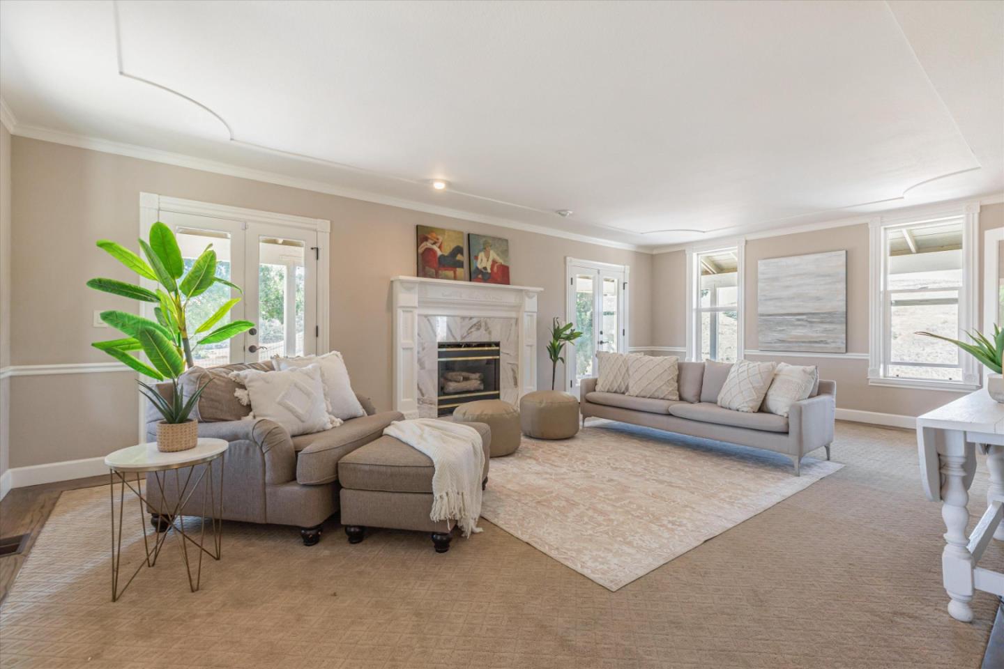 385 Hitch DR