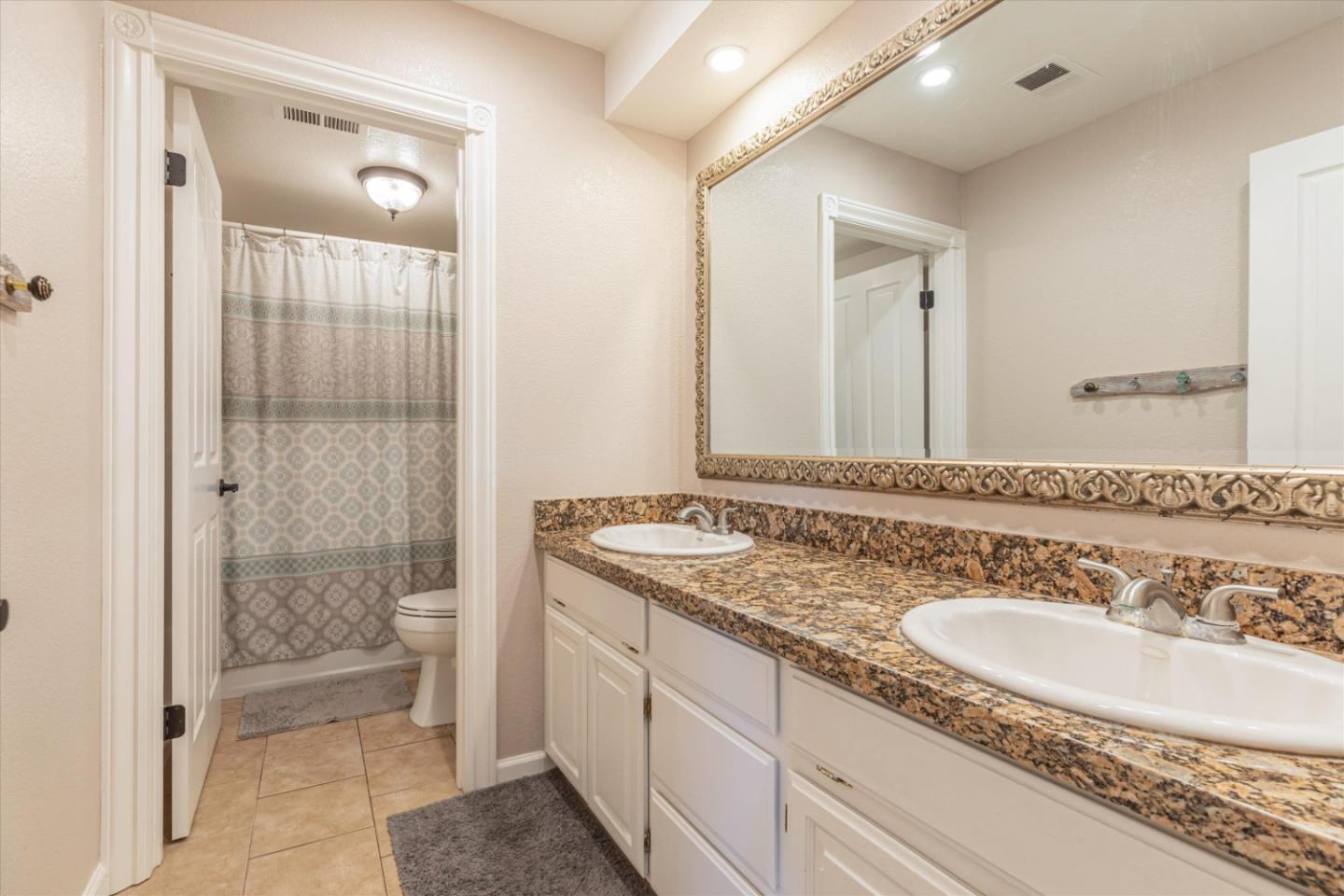 385 Hitch DR