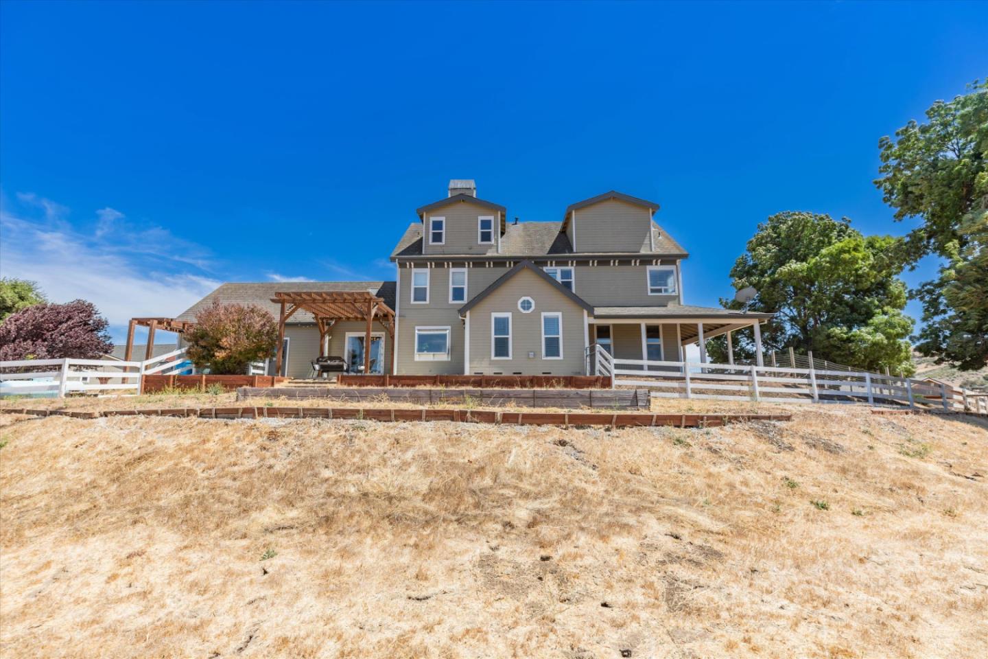 385 Hitch DR