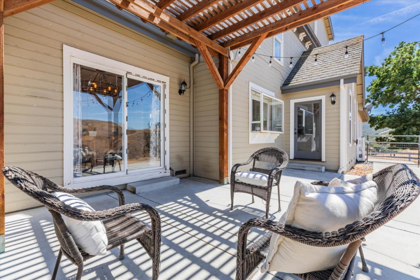 385 Hitch DR