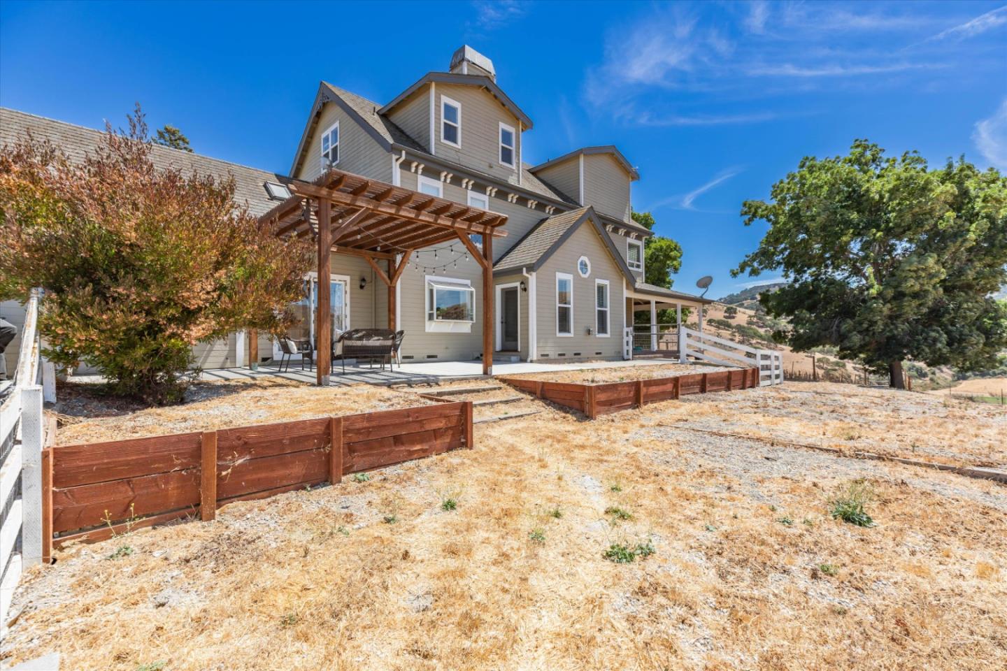 385 Hitch DR