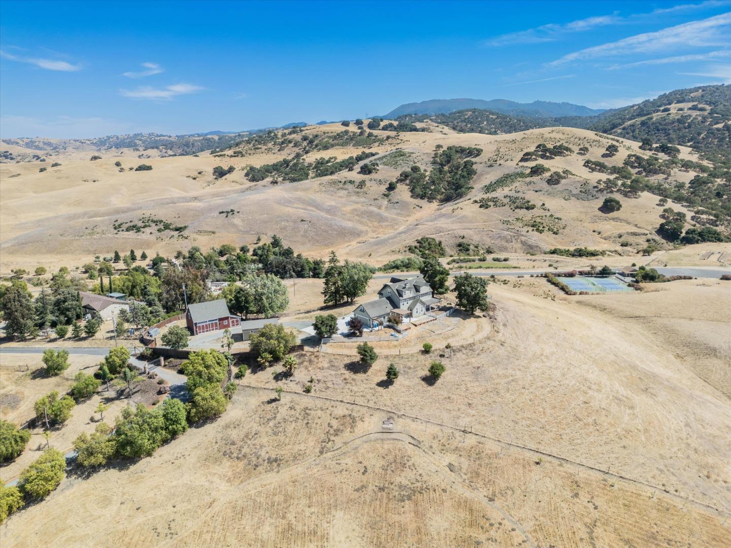 385 Hitch DR