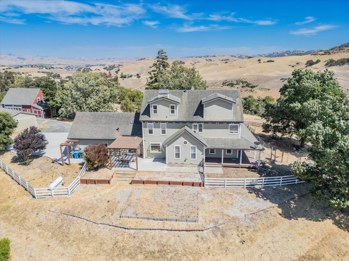 385 Hitch DR