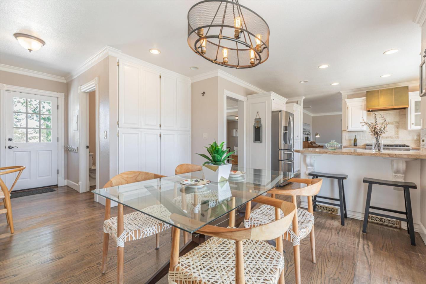 385 Hitch DR