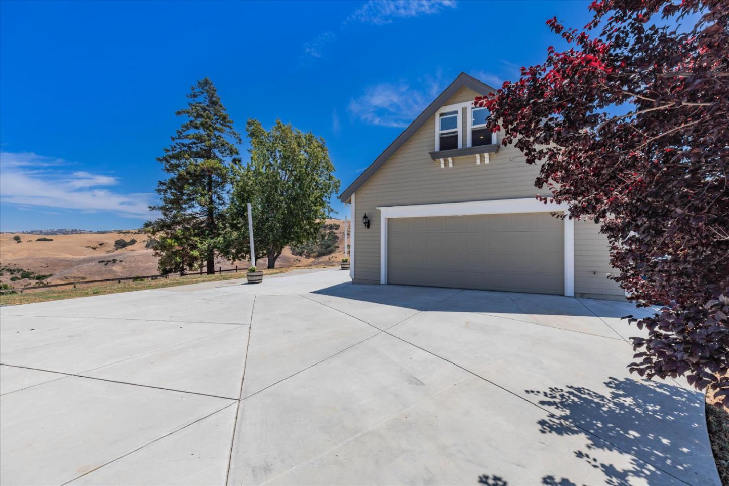 385 Hitch DR