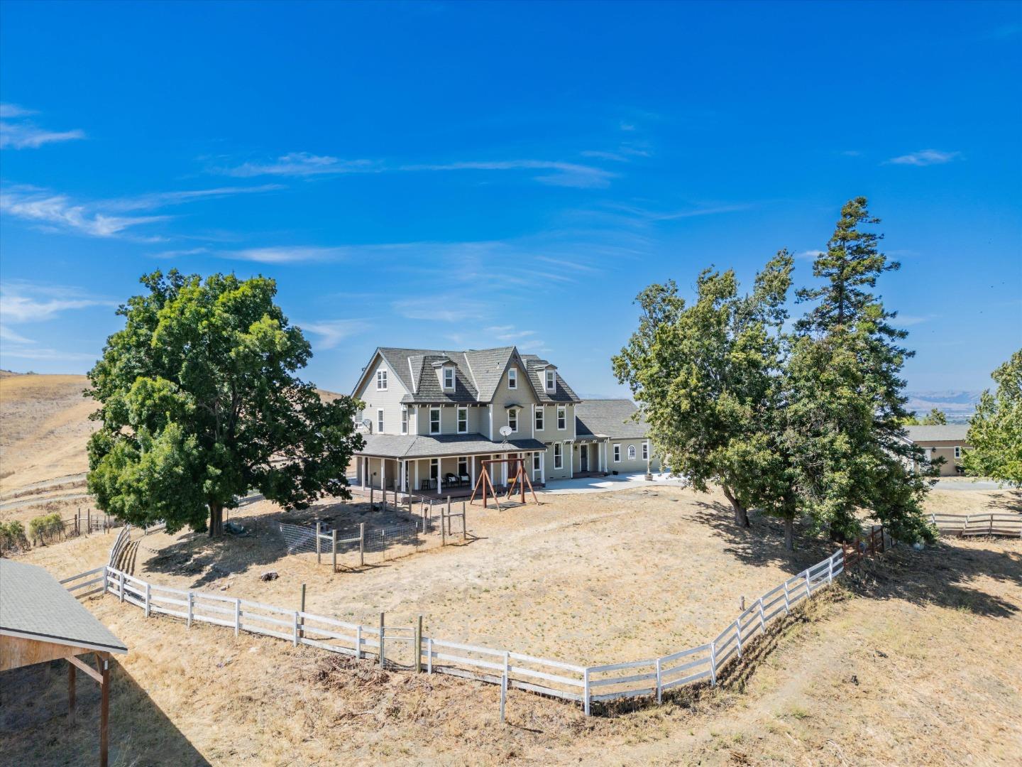 385 Hitch DR