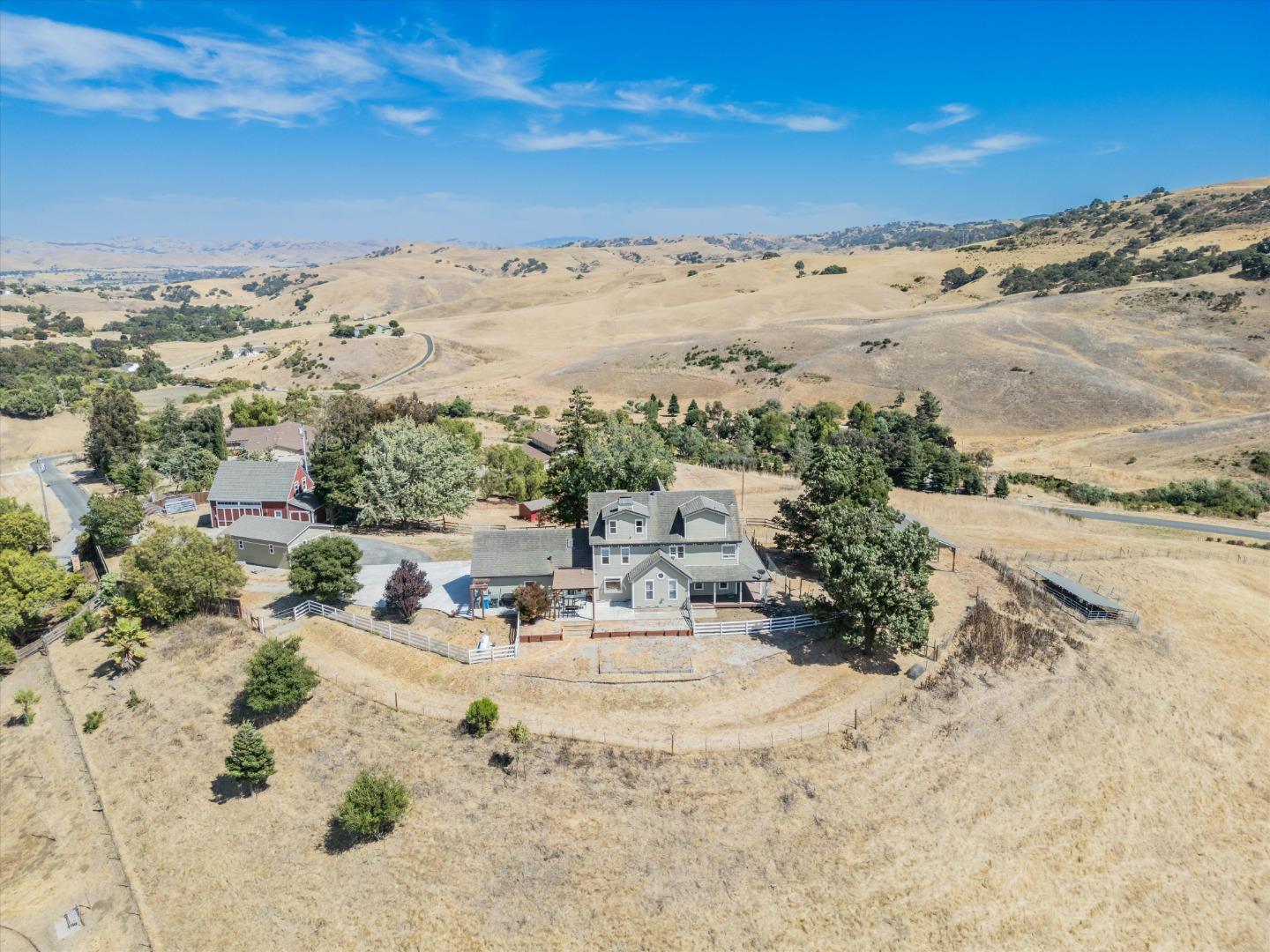 385 Hitch DR