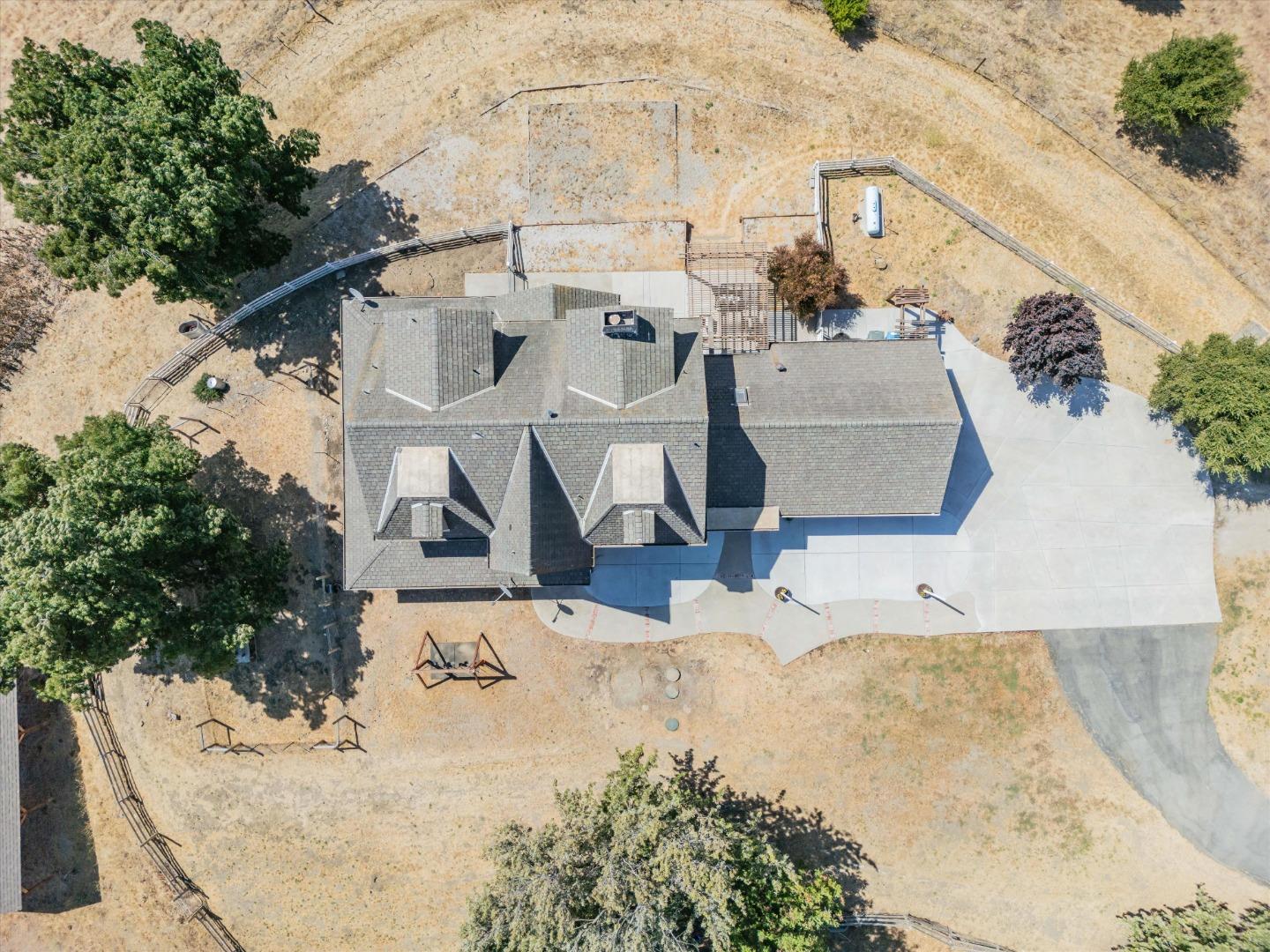 385 Hitch DR
