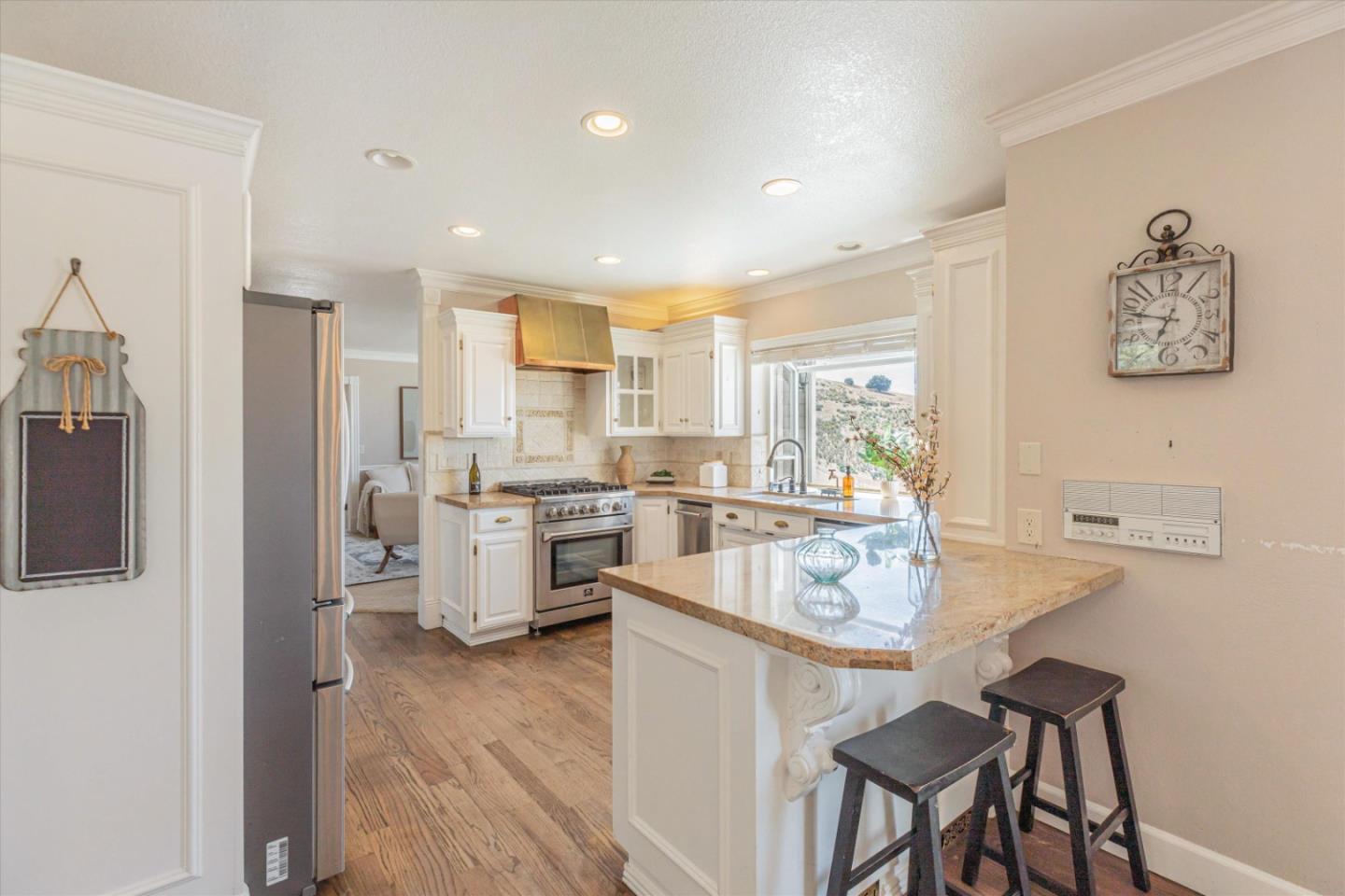 385 Hitch DR