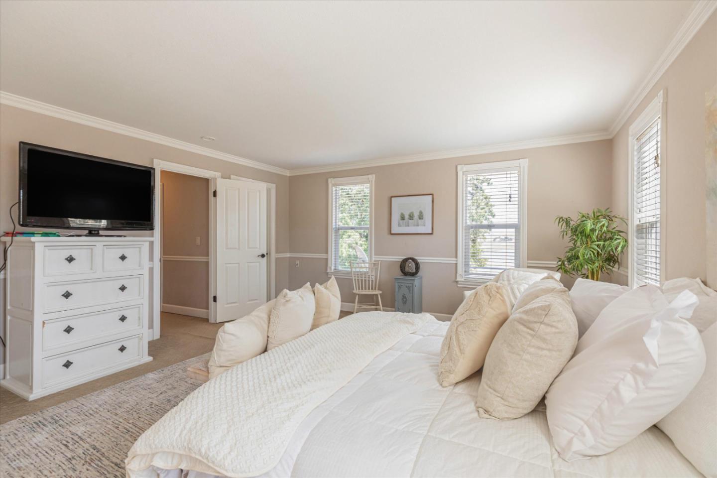 385 Hitch DR