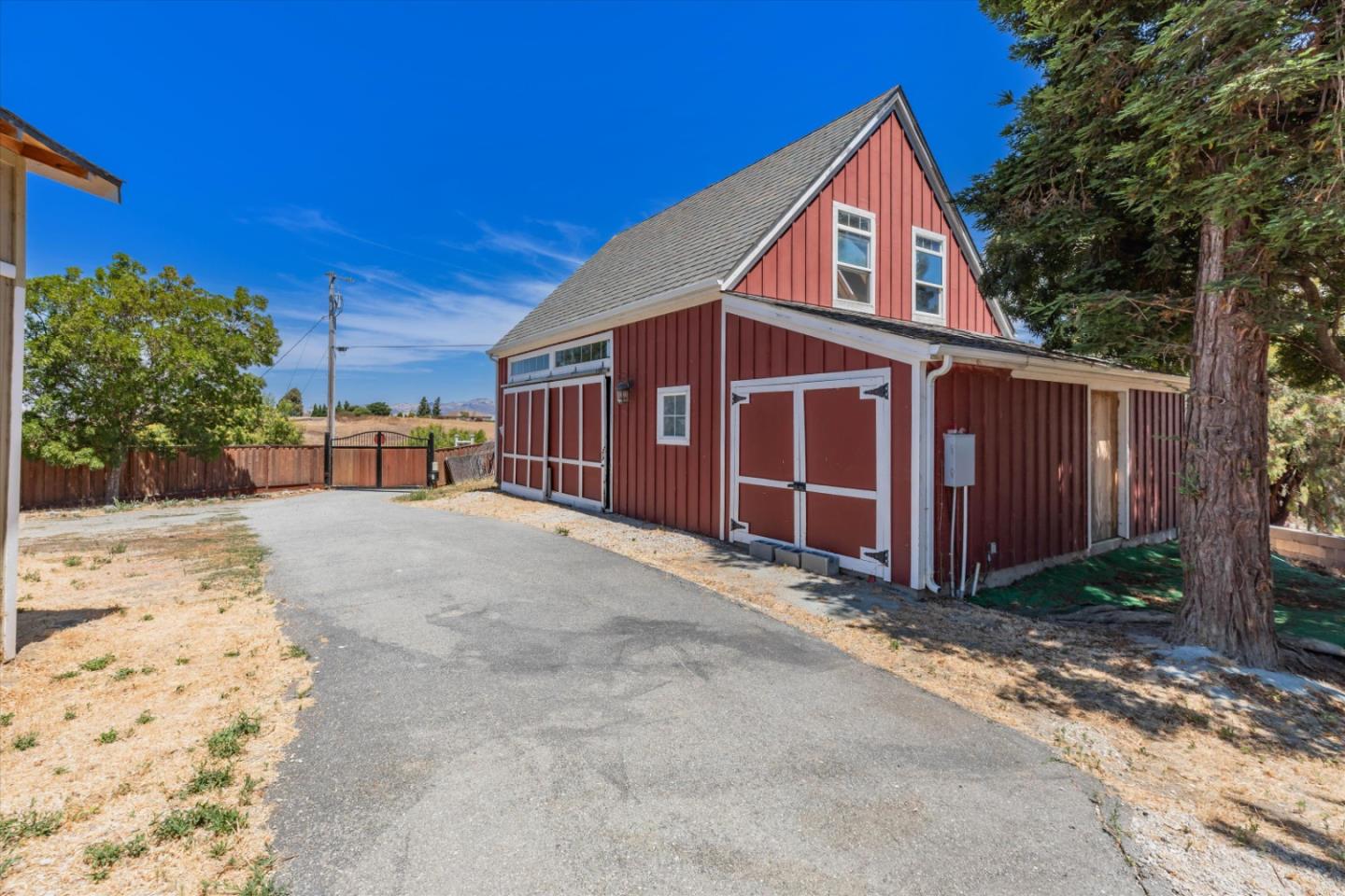 385 Hitch DR