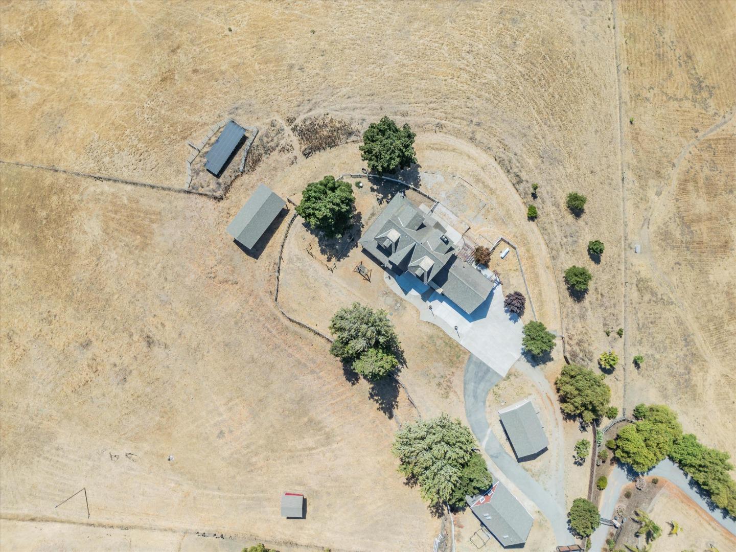 385 Hitch DR