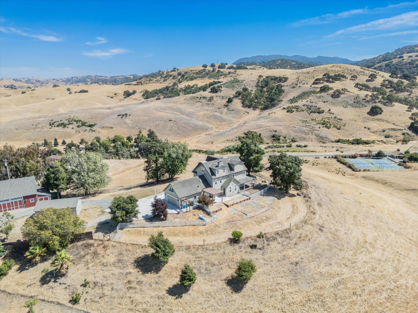 385 Hitch DR