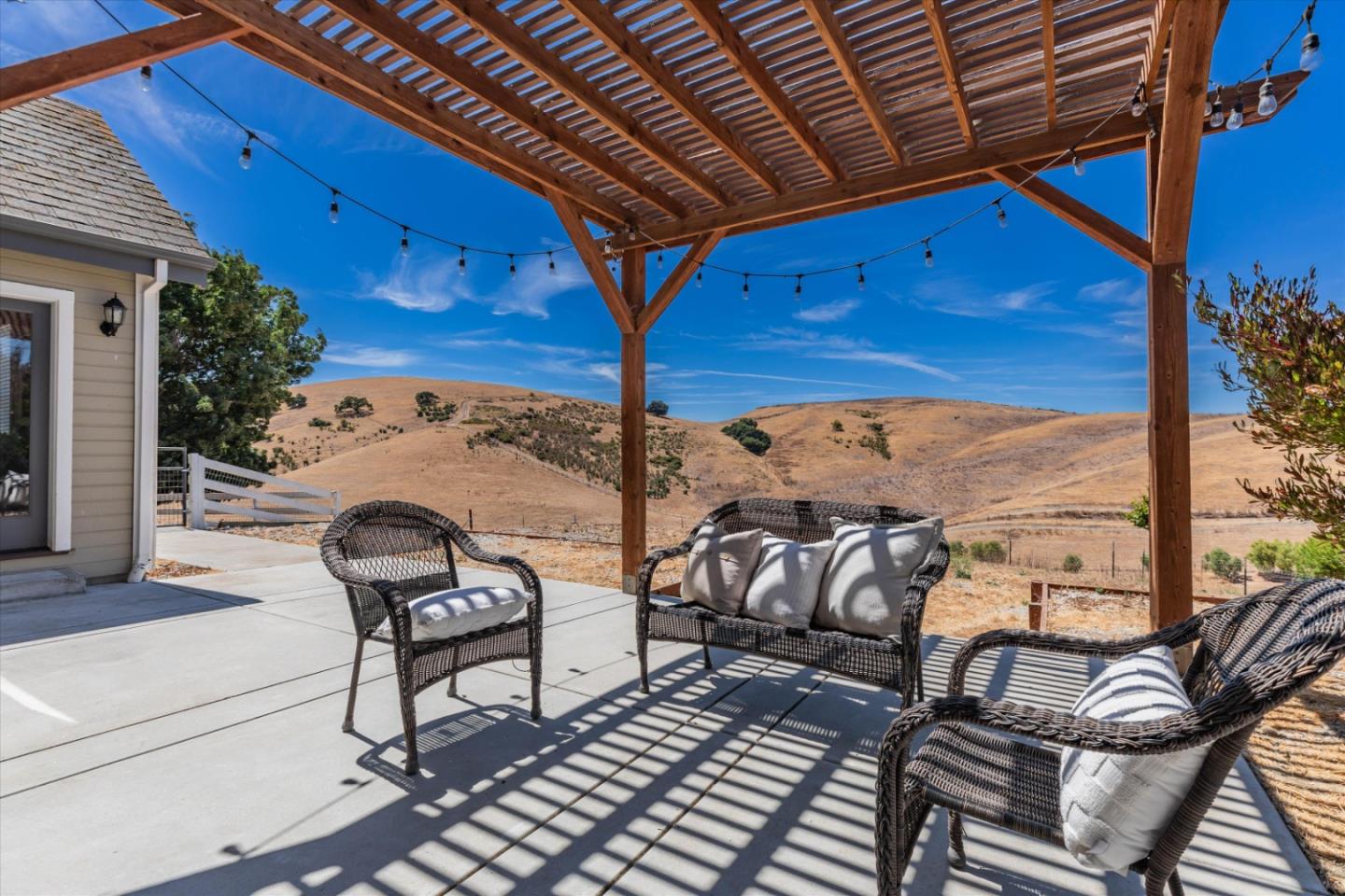 385 Hitch DR
