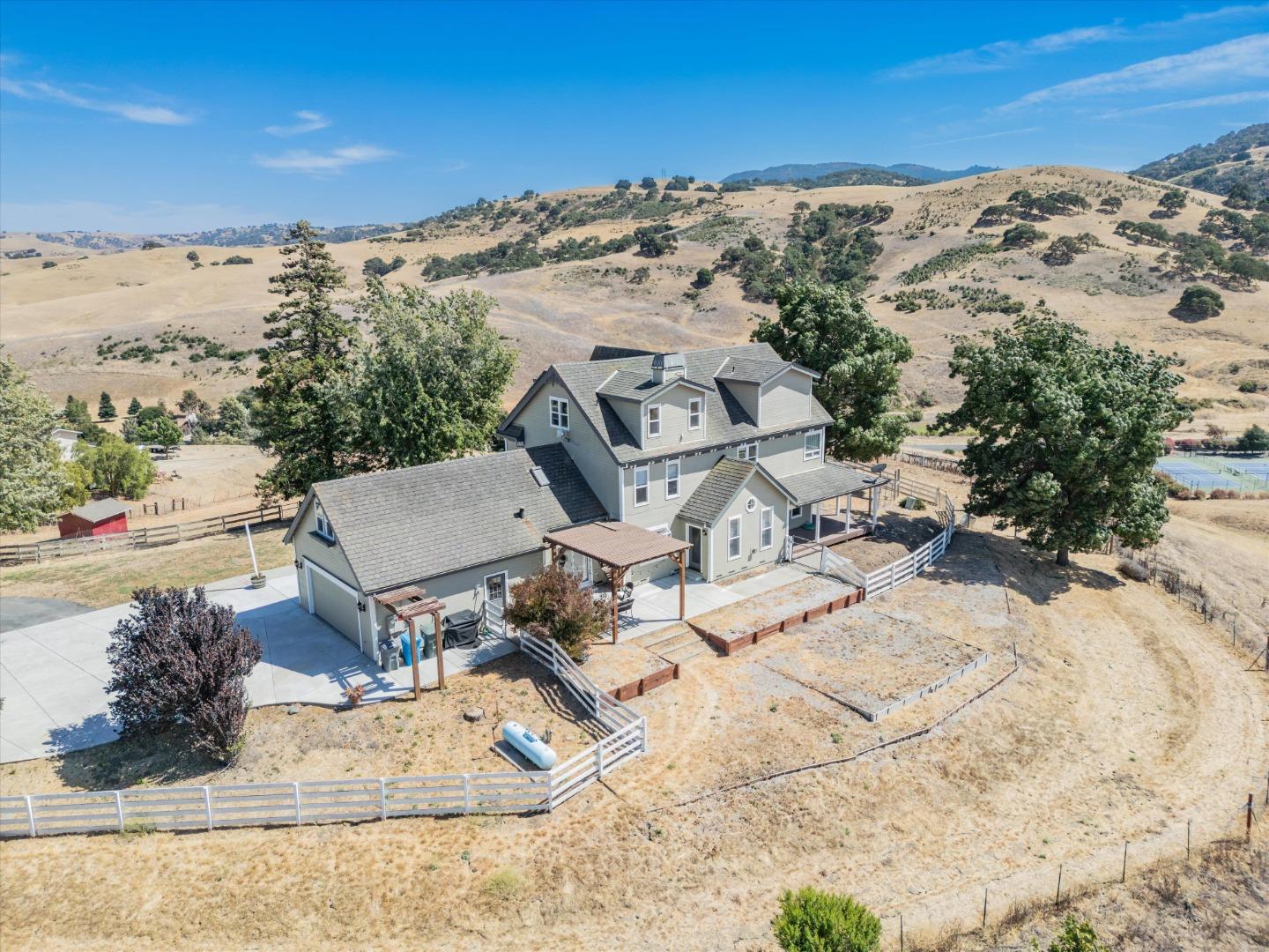 385 Hitch DR