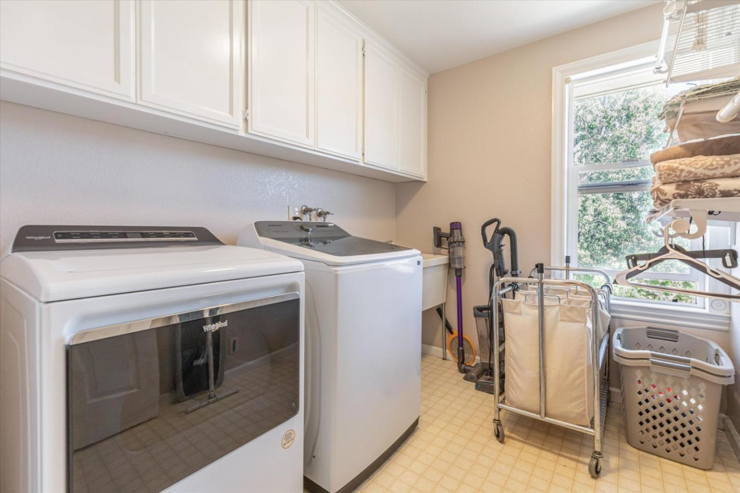 385 Hitch DR