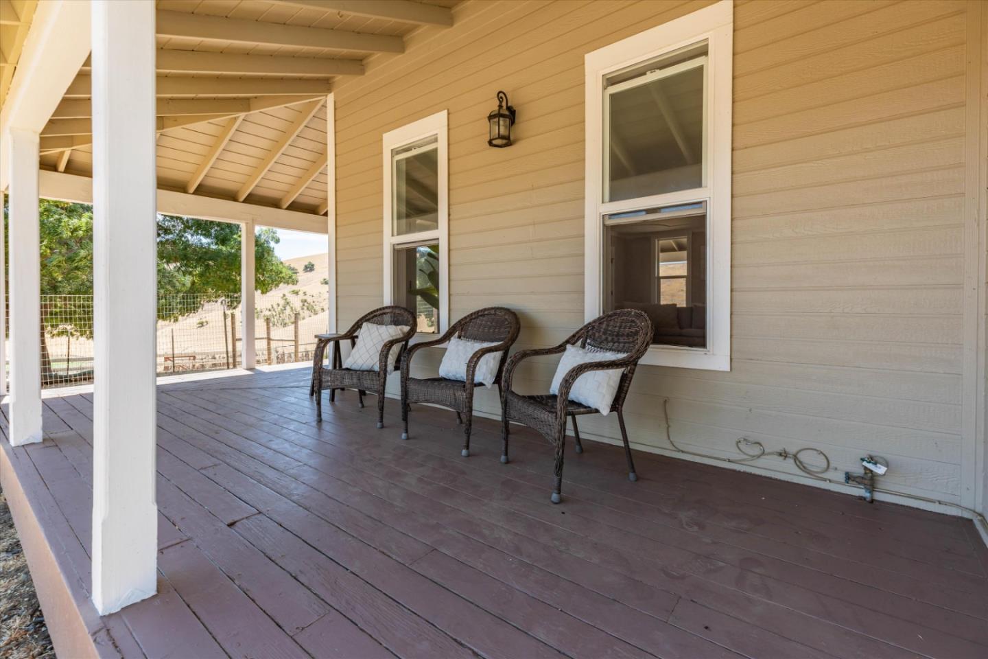 385 Hitch DR