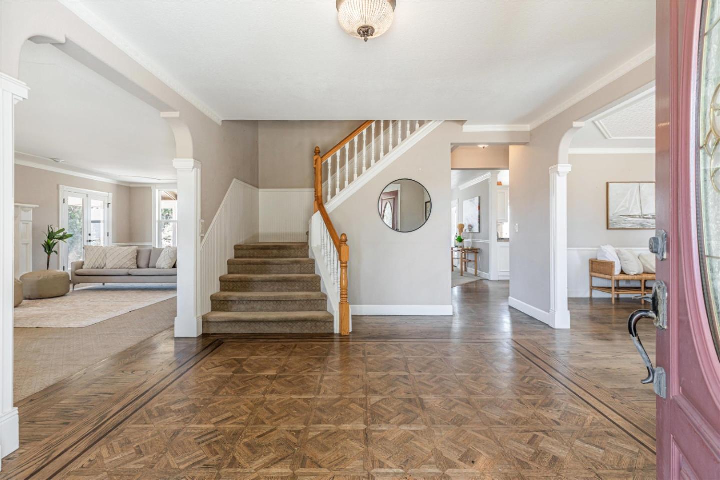 385 Hitch DR