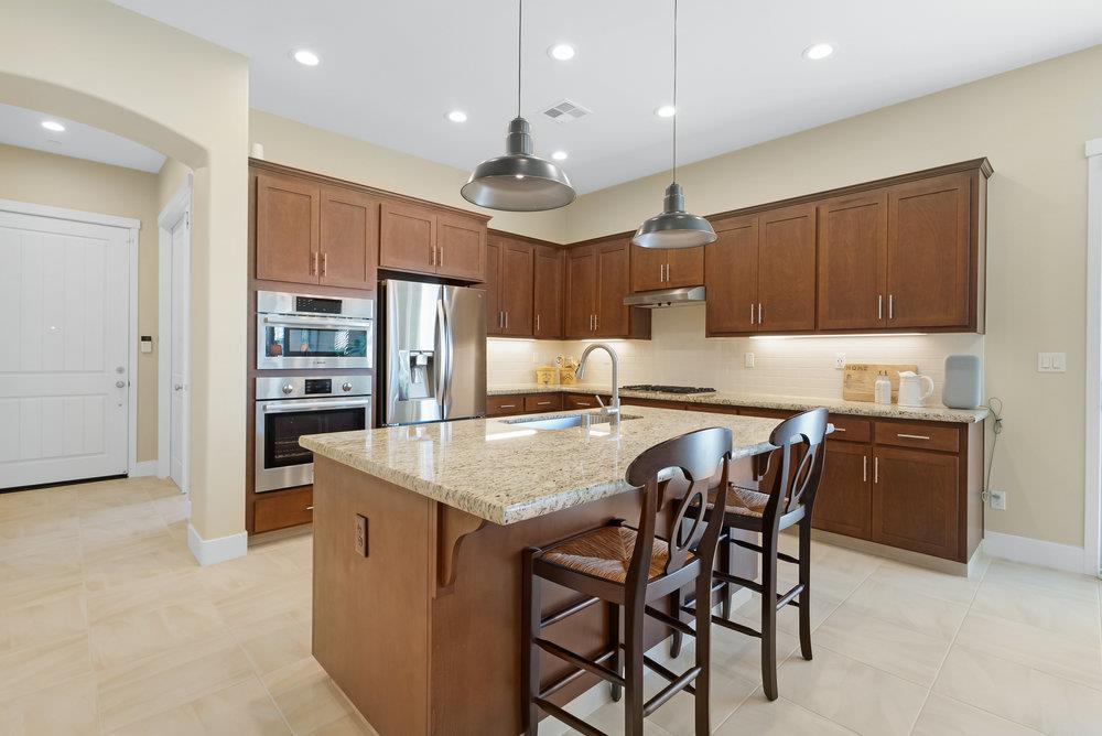 1660 Clover CT