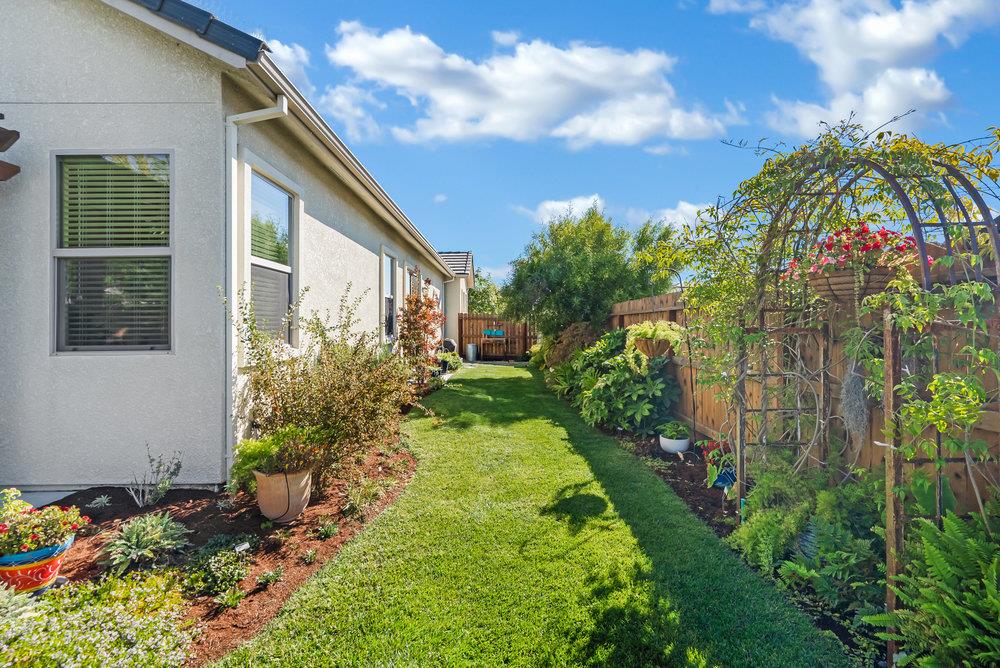 1660 Clover CT