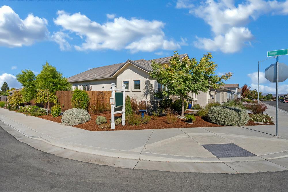 1660 Clover CT