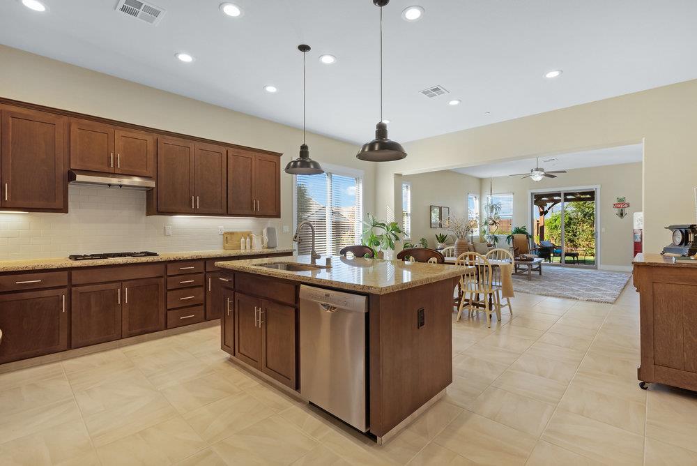 1660 Clover CT