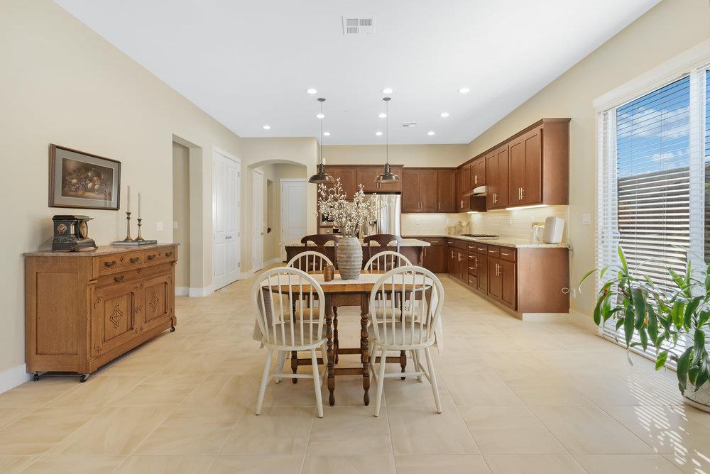 1660 Clover CT