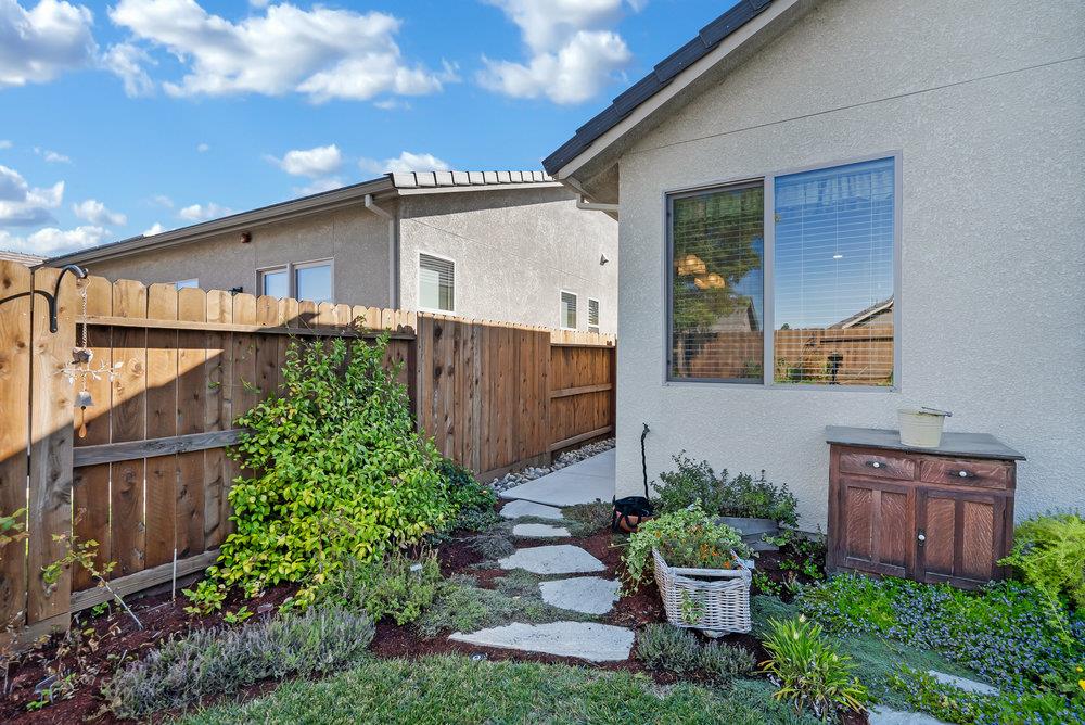 1660 Clover CT