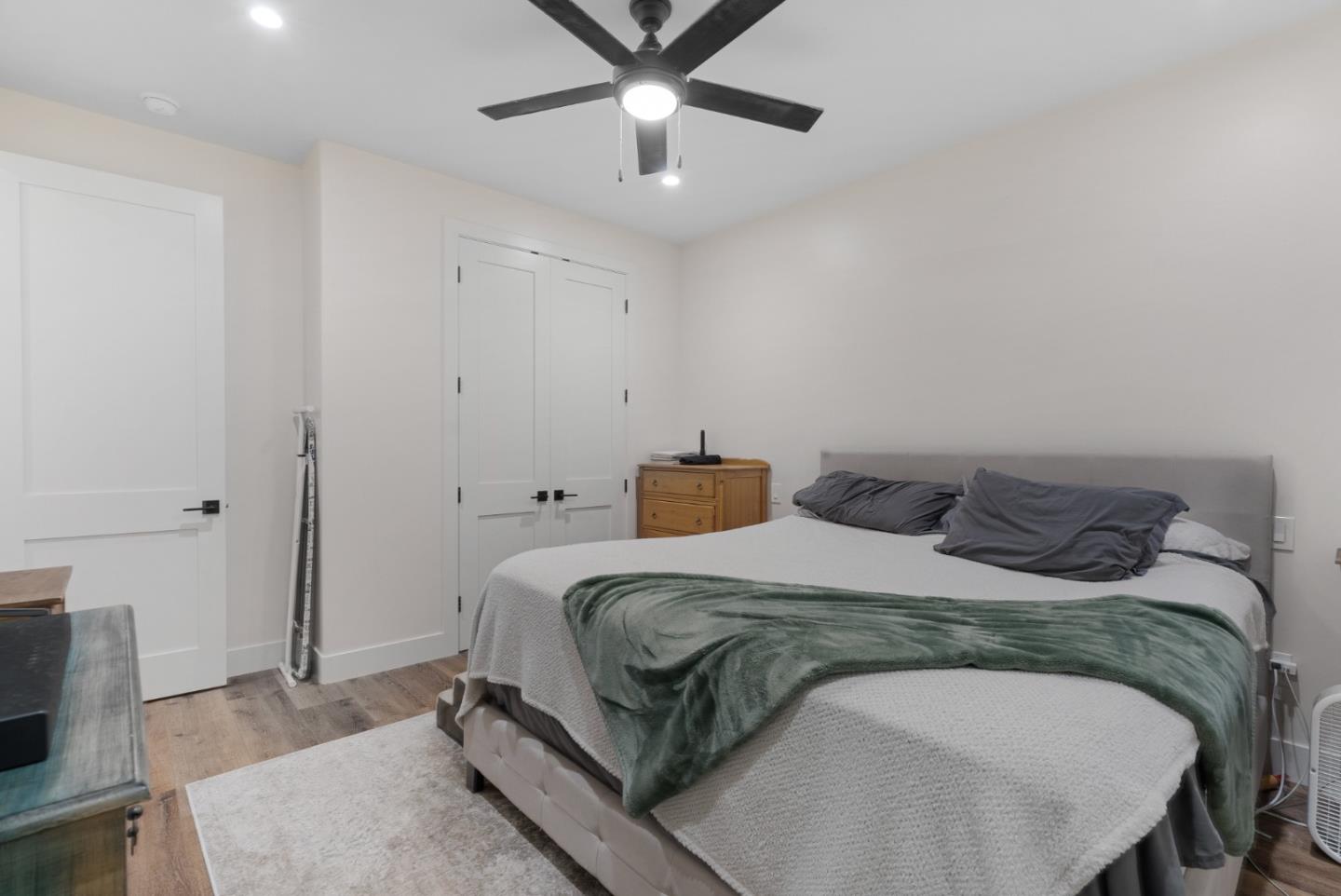 300 Foothill RD