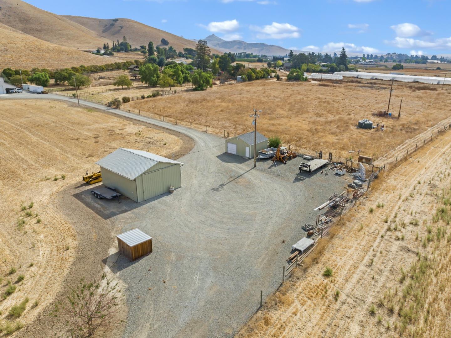 300 Foothill RD