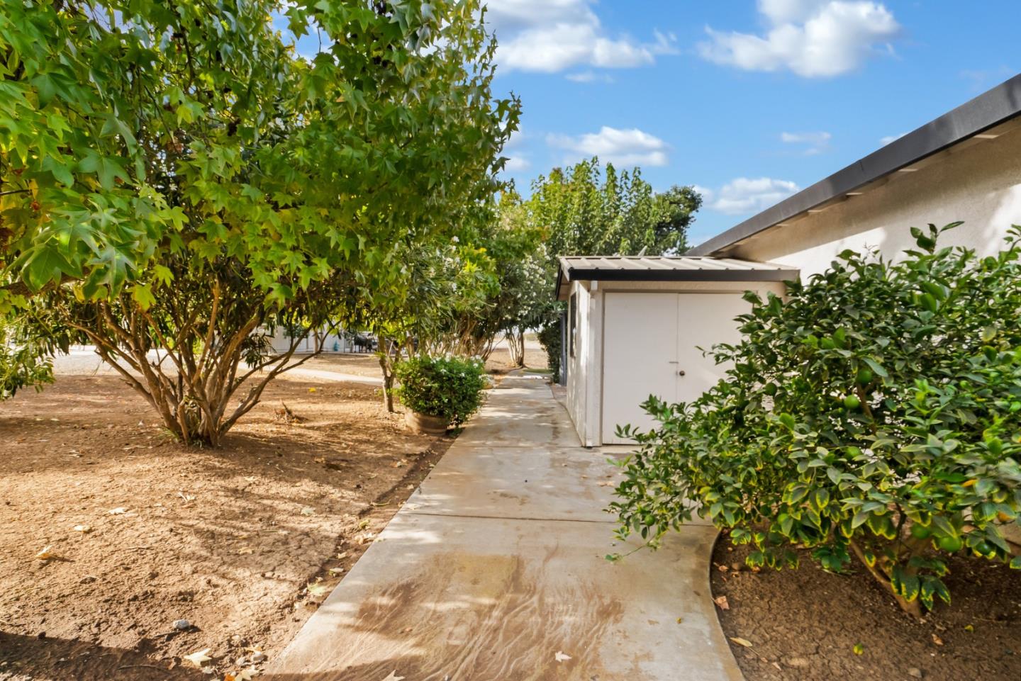 300 Foothill RD