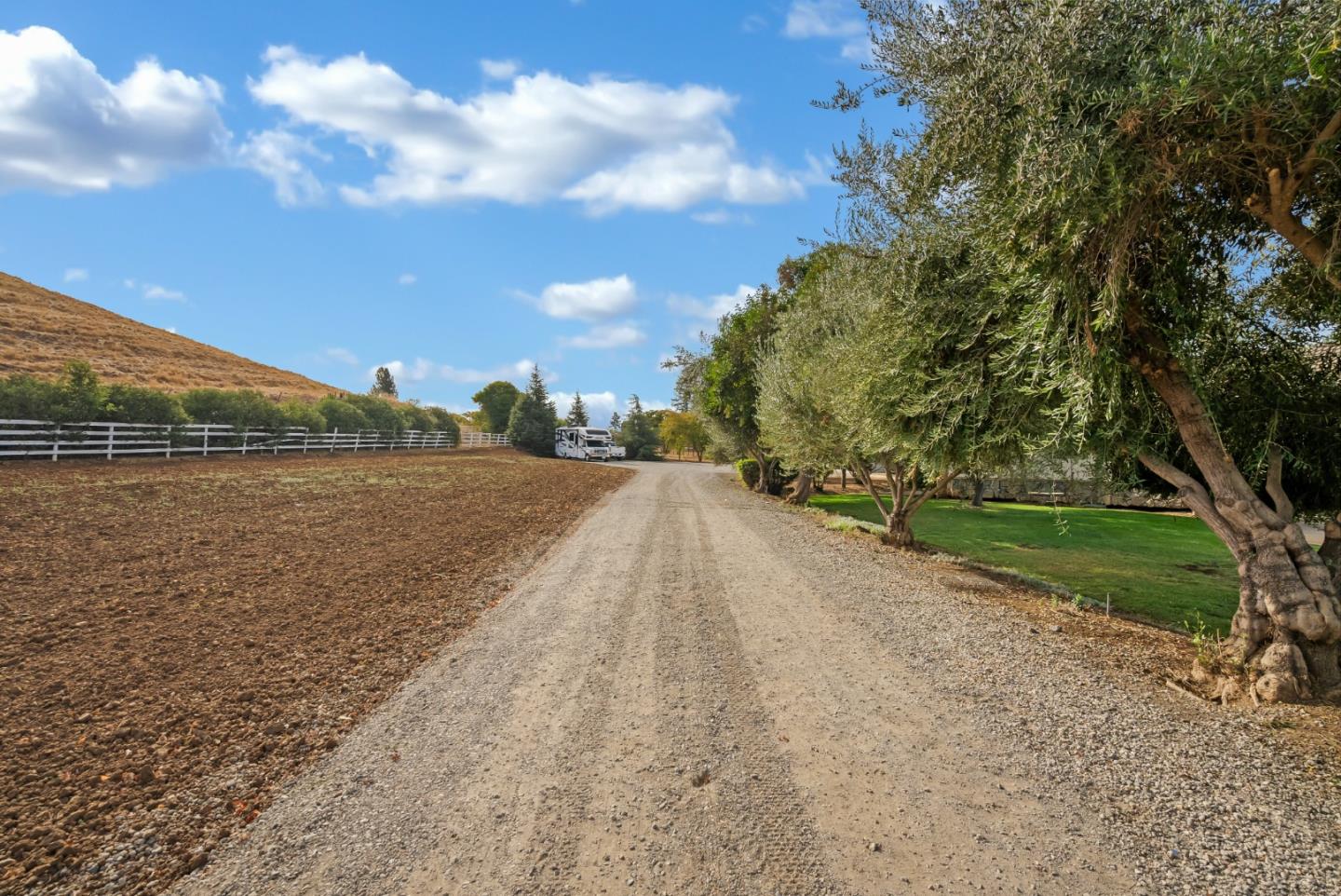 300 Foothill RD