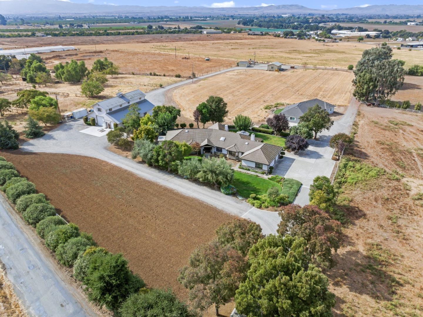 300 Foothill RD
