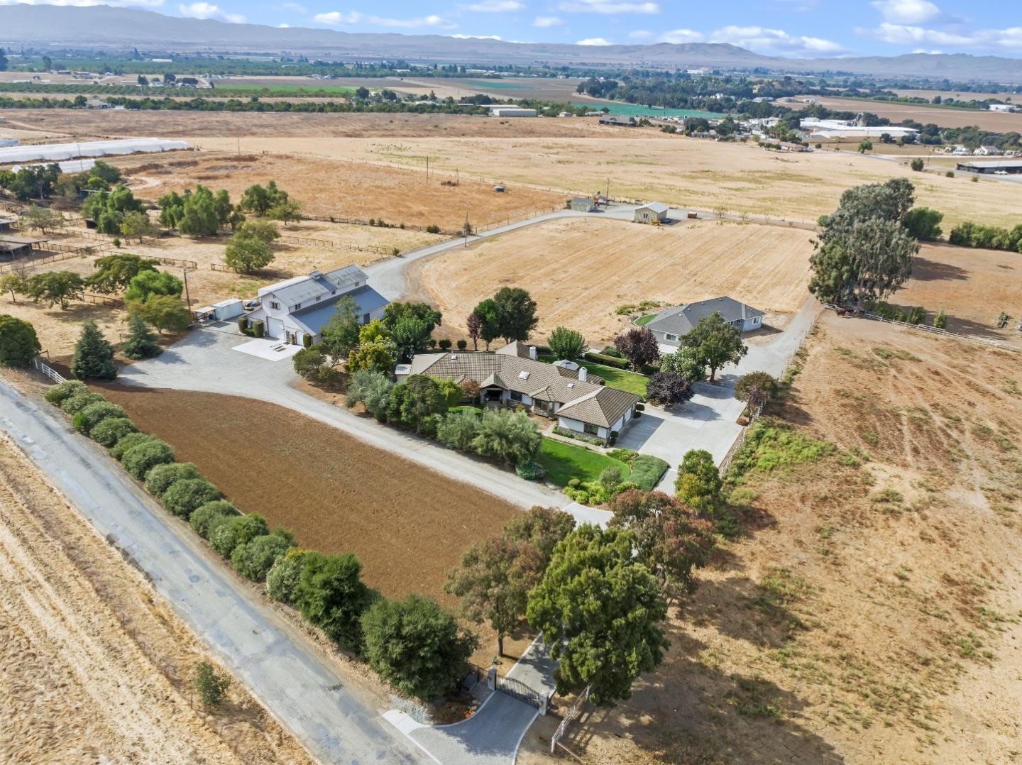 300 Foothill RD