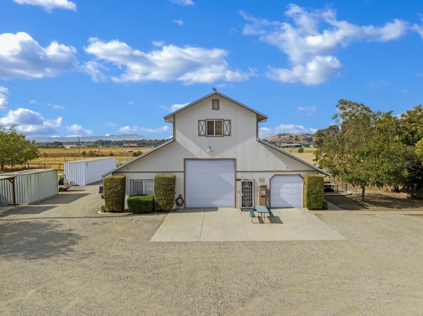 300 Foothill RD