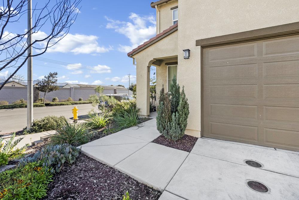 401 Crane LN