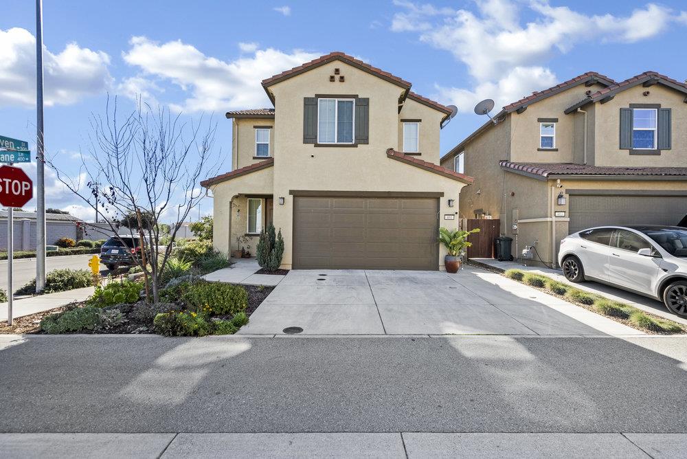 401 Crane LN