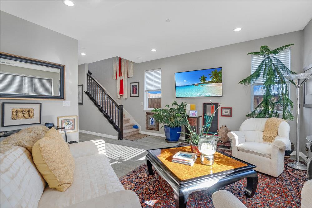 401 Crane LN