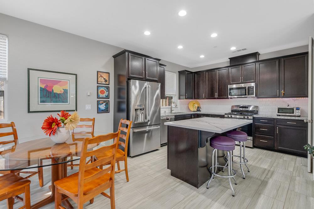 401 Crane LN