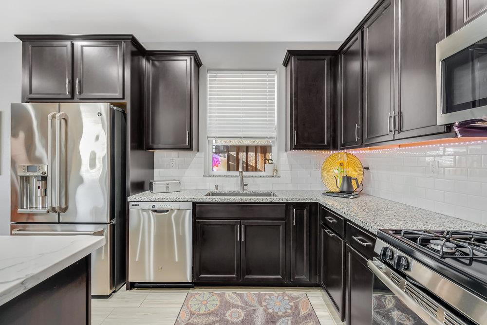 401 Crane LN