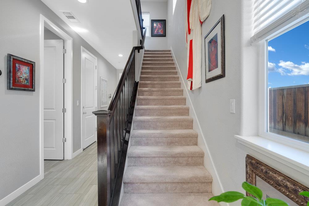 401 Crane LN