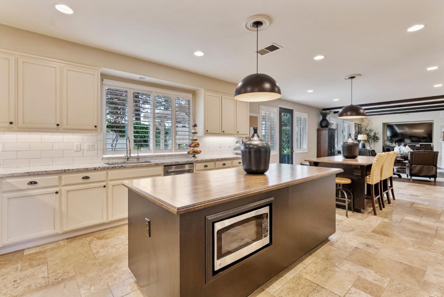 411 Regal DR