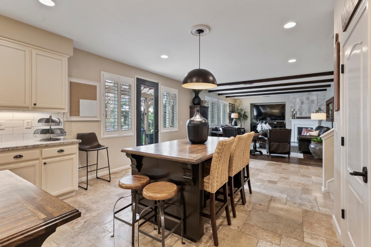 411 Regal DR