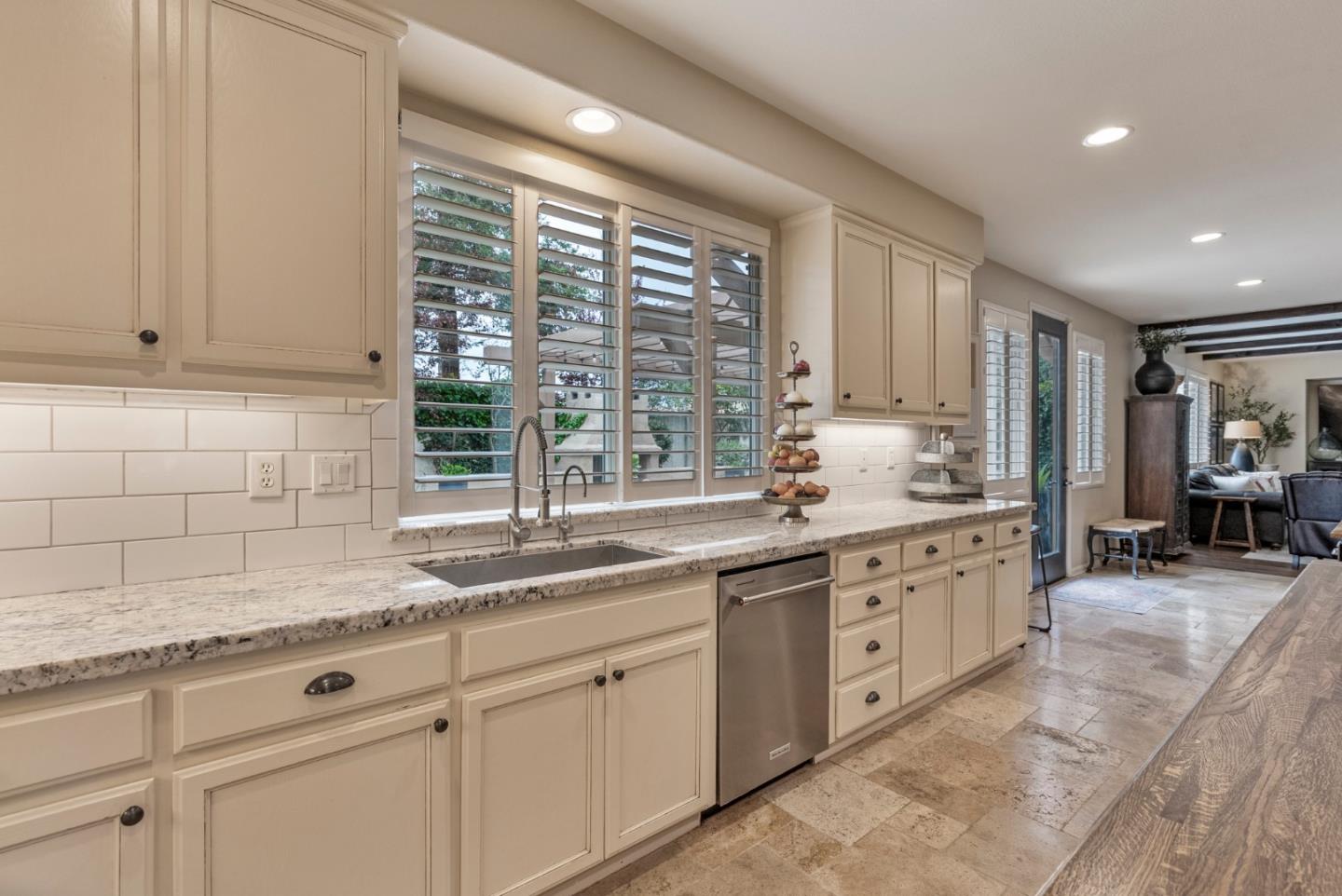 411 Regal DR