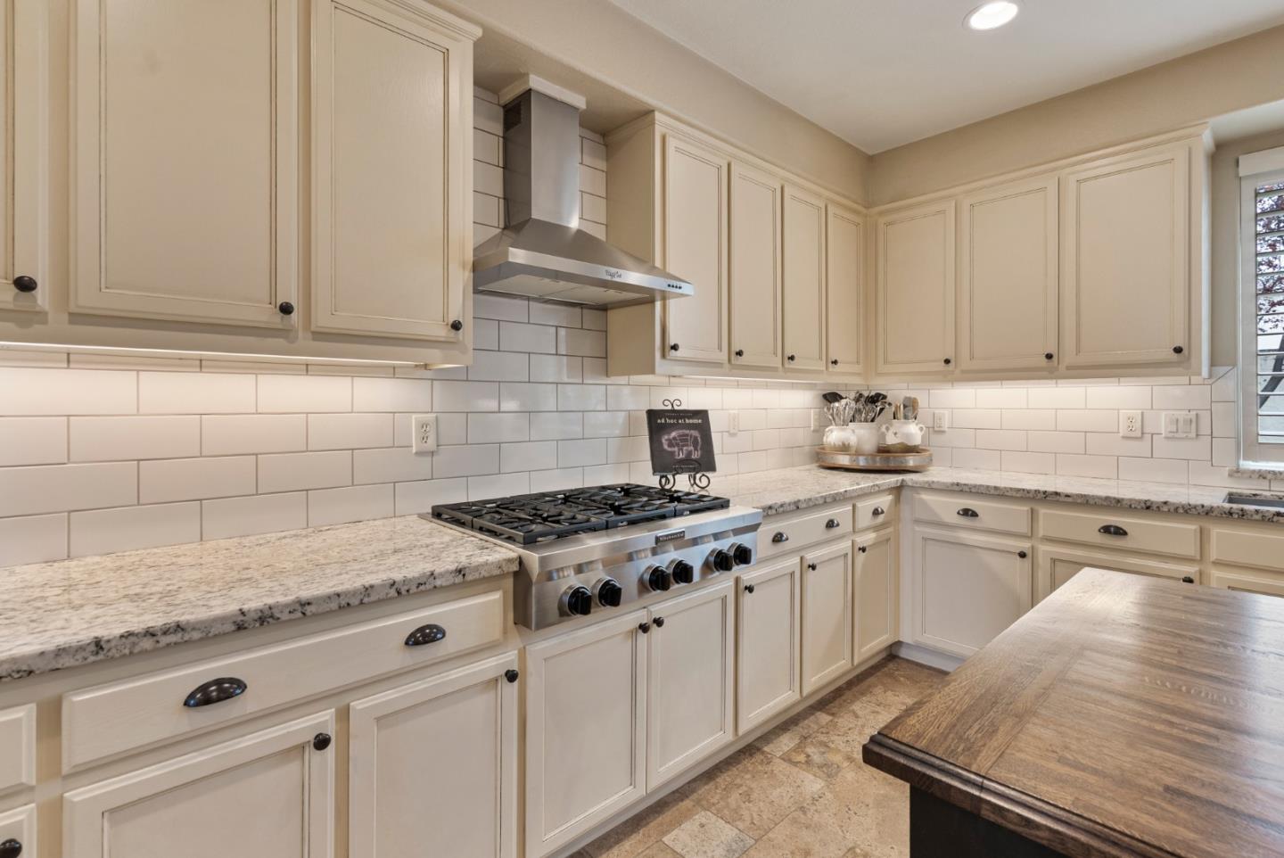 411 Regal DR